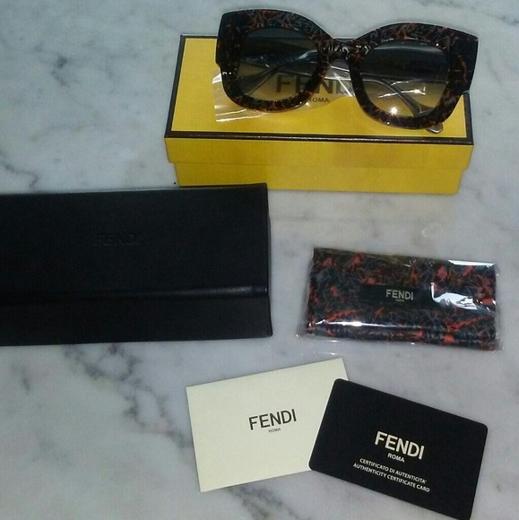 Reduced!!! Fendi Sunglasses - Picture 1 of 5